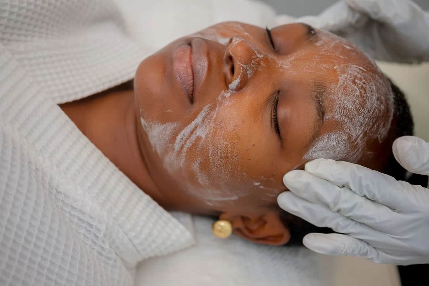 What to Expect at Your First Facial